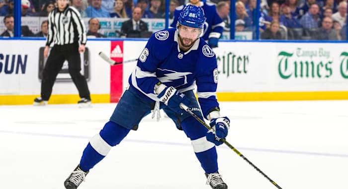 lightning-kucherov-100-points.jpg